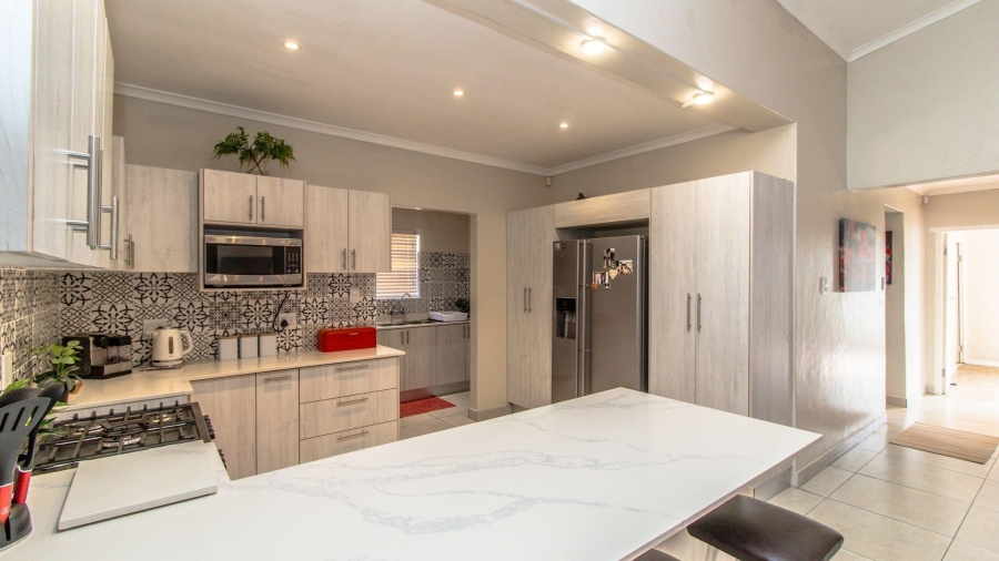 3 Bedroom Property for Sale in Franskraal Western Cape